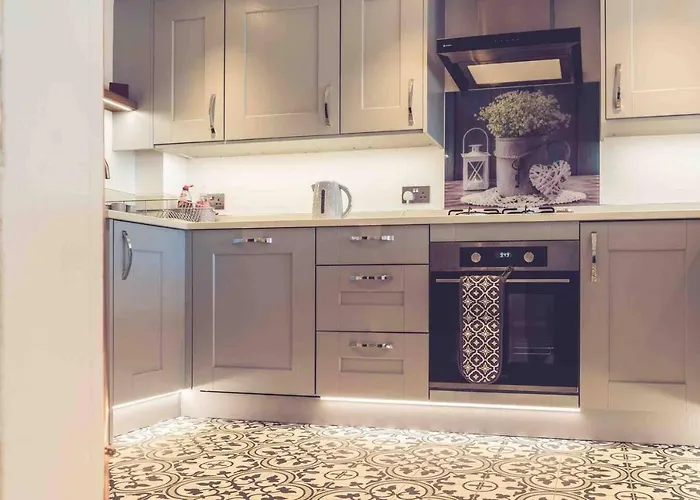 3-Bed Cottage-Plymouth-Dog Friendly-Sleeps7